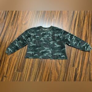Women’s J.O & Co camo sweatshirt - size medium